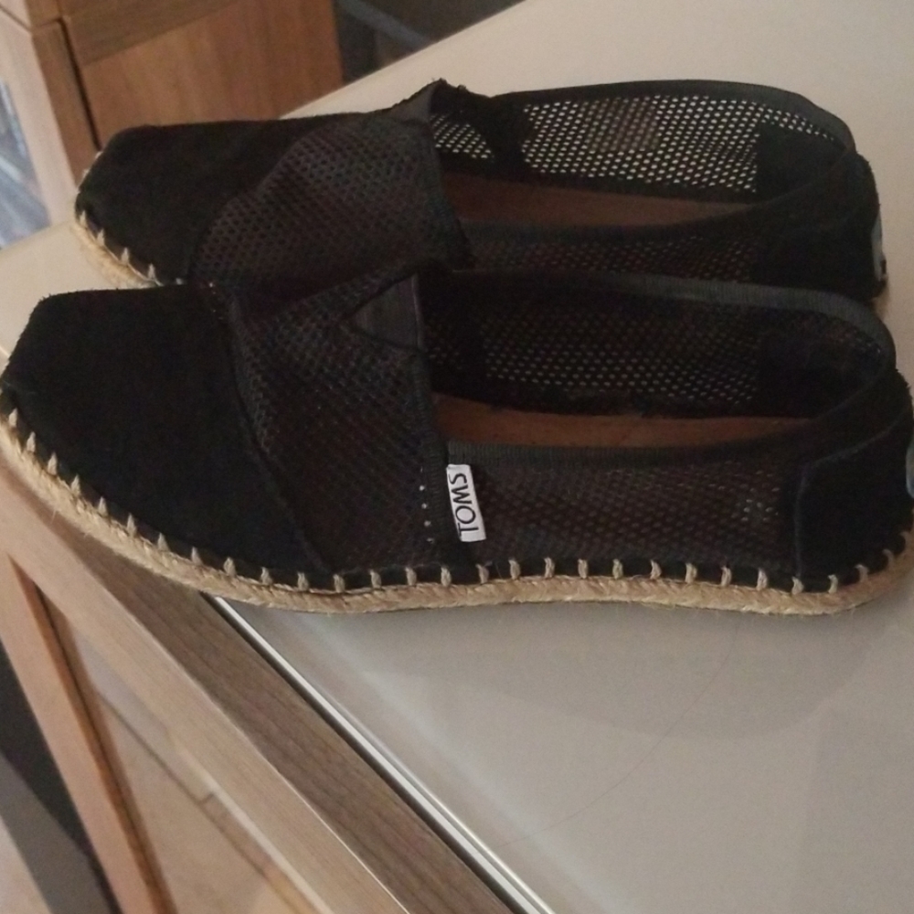 TOMS, black mesh with tan bottom size 6.5